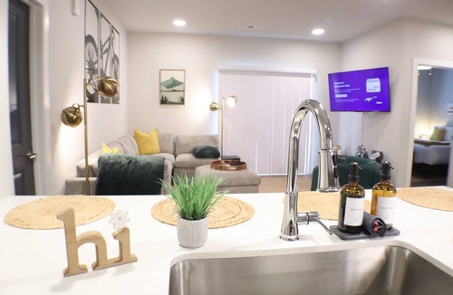 Rogers Apartment | 2BR King Suite Pool Near AMP & OZ Bike Trails