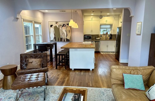 Neartown Cottage | 2BR Montrose bungalow, 3.5 miles to Medical Center