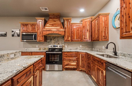 Kingston House | 2Kings 7Queens 2Twins 2Fulls - Pool Table - Near BoatRamp&Beach