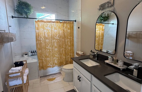 Eastside Promise Neighborhood House | 3 Bed 2BTH house in Downtown SATX near Pearl, River Walk, Parks & Restaurants