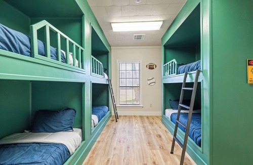Lafayette House | 3-bedroom building Great for Team Travel with Training Facility sleeps 16