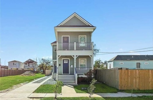 Seventh Ward House | 3-bedroom duplex home located in the historic 7th ward with WiFi, AC