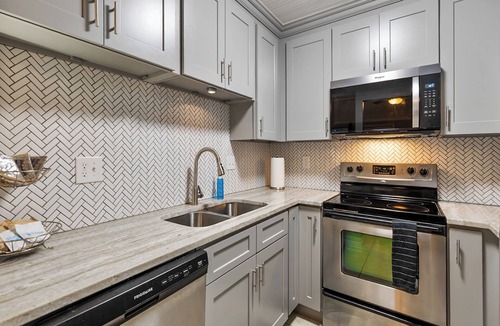 Lafayette House | 3 bedroom Family/Pet friendly Townhome