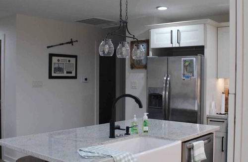 DeRidder Cabin | 3-bedroom Hickory Hill Lodge on a Lake, Sleeps 10 + 2 Living Spaces + 2 Kitchens