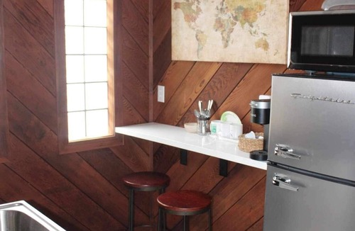 DeRidder Cabin | 3-bedroom Hickory Hill Lodge on a Lake, Sleeps 10 + 2 Living Spaces + 2 Kitchens