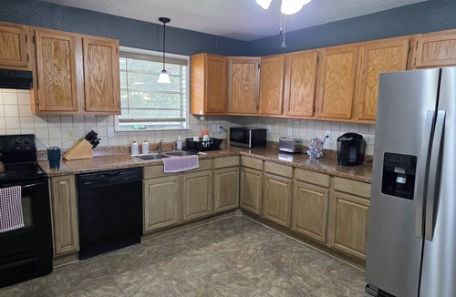 Nederland House | 3 Bedroom House - Centrally Located Port Arthur/Beaumont/Orange