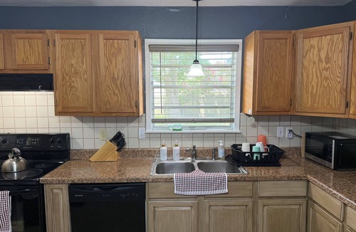 Nederland House | 3 Bedroom House - Centrally Located Port Arthur/Beaumont/Orange