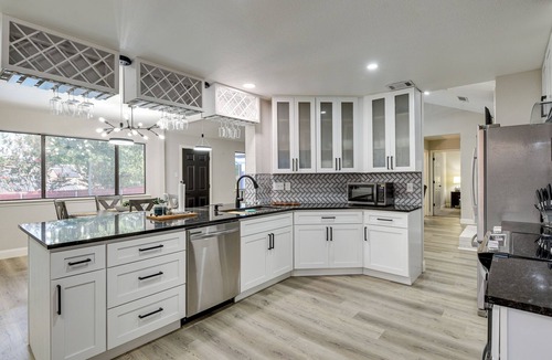 Bedford House | 3-bedroom house in lovely Bedford with oasis pool and cool AC and comfort