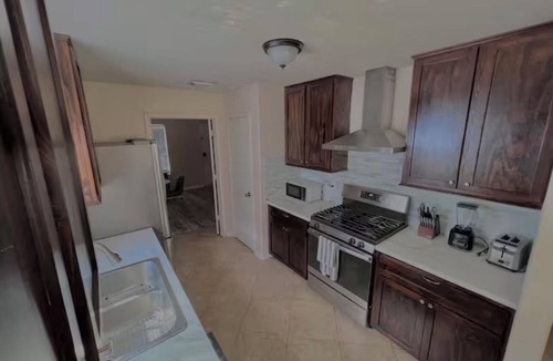 Southbelt/Ellington House | 3-bedroom house in lovely Houston with AC, WiFi