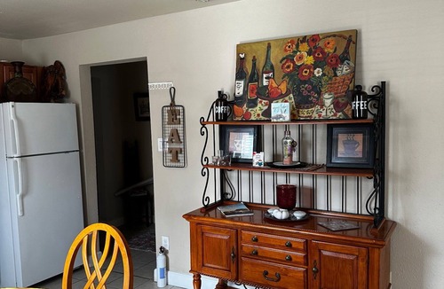 Southside House | 3-bedroom house in adorable San Antonio with cool AC