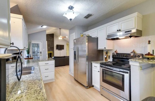 Everman House | 3-bedroom Relaxing Family Retreat near downtown Fort Worth