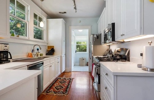Audubon Apartment | 3 Bedroom Single family 318103 by Houzlet