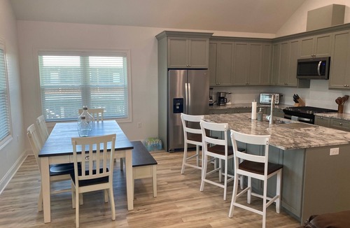 Chauvin Cabin | 3-bedroom waterfront fishing lodge with WiFi, AC in gorgeous Chauvin/Cocodrie LA