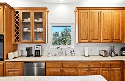 The Homestead House | 3-bedroom west Austin house in charming Bee Cave with cool AC and epic views!