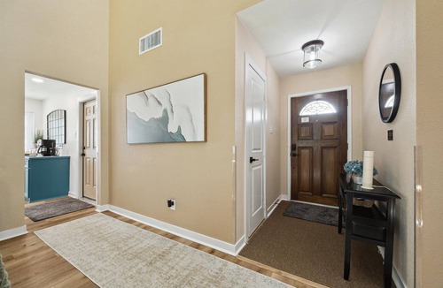 Clear Lake House | 3 BR 2 BA house in Clear Lake. Close to Baybrook Mall, Kemah, NASA & restaurants