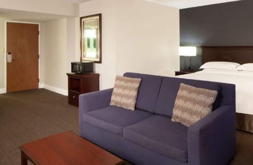Nassau Bay Hotel | 3 Cozy Rooms to Unwind in a Quiet Room with Beautiful Views