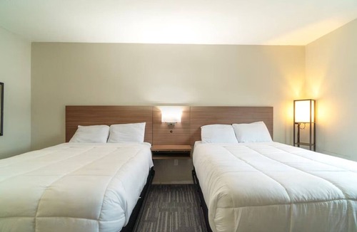 Sulphur Hotel | 3 Family-Friendly Rooms w/Kitchenette & Free Parking – Near Creole Nature Trail