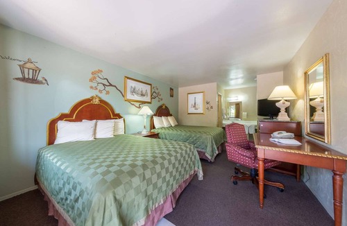 Junction Hotel | 3 Family-Friendly Rooms Built for Relaxation Near Schrier Park - 1.3 miles