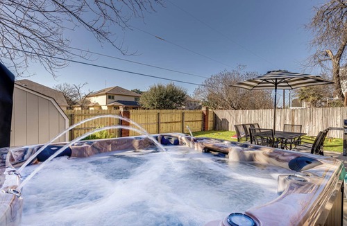 San Antonio House | 3 King Beds Hot Tub Game Room Near Six Flags & SeaWorld