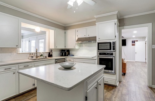 Alexandria House | 3 Mi to Dtwn Alexandria: Family Home w/Hot Tub!
