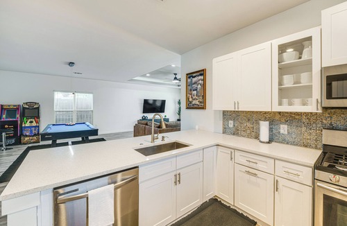 Cedar Crest House | 3 Mi to Dtwn: Dallas Getaway w/Game Area!