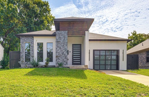 Cedar Crest House | 3 Mi to Dtwn: Dallas Getaway w/Game Area!