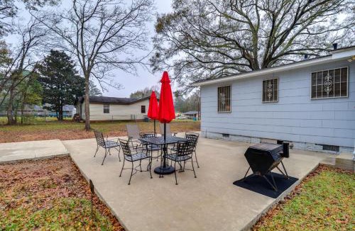 Jackson House | 3 Mi to Mississippi Stadium: Cozy Jackson Getaway!