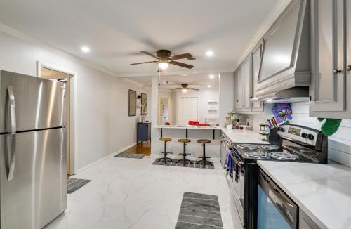 Pine Bluff House | 3 Mi to Saracen Landing! Family Getaway w/Deck