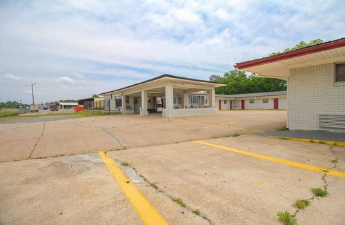 McAlester Apartment | 3 Queen Bed|McAlester OK