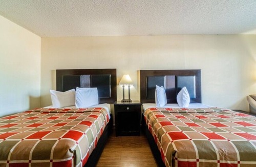 Port Lavaca Hotel | 3 Relaxing Rooms w/Seasonal Outdoor Pool - Near Lighthouse Beach!