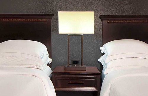 Nassau Bay Hotel | 3 Rooms to Enjoy tranquil refreshing breezes near Space Center Houston