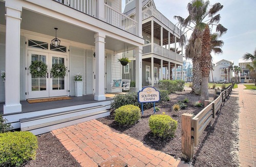 Cinnamon Shore House | 3-Story Cinnamon Shore Home near Infinity Pool w/Access to Great Amenities