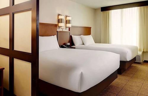 St. Johns Hotel | 3 Units Near Double Decker Austin! Pets Allowed, FREE Parking, Swimming Pool!