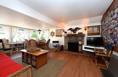 Avalon House | 353E 353 Eucalyptus
