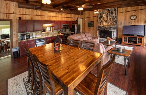 Jonesville House | 391-acre ranch home with private lake, pier, amazing views & game room