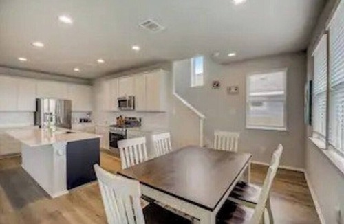 Travis County House | 3BR+2.5 BTH Oasis + Pool: F1 & 10M DT & Airport