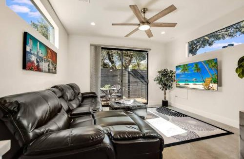 Bouldin House | 3BR 3BA Heart of SoCo, Private Deck Steps to Shops by Austin Vacay