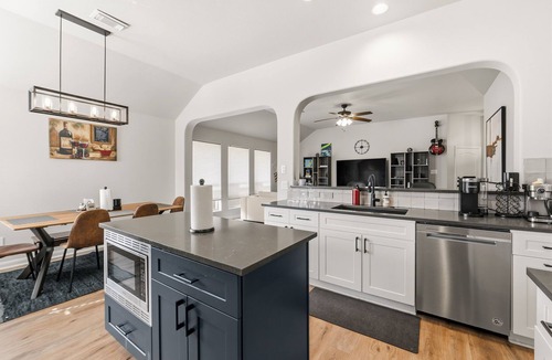 Pioneer Crossing House | 3BR Austin Getaway, Sleeps 8, Full Kitchen &Garage