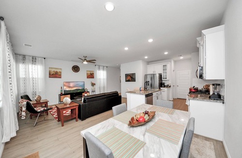 Katy House | 3BR Corporate & Family Getaway Near Katy Mills