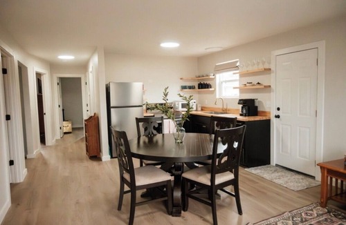 Clarksville Apartment | 3BR Cottage Off Main - Downtown - Fast Wifi - 25 Min to ANO, I-40 2 Min,