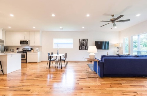 Greater East End House | 3BR Cozy Bungalow 1749! Medical Center, Stadiums!
