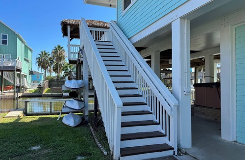 Jamaica Beach House | 3BR sleeps 10 - Canal Home with Dock, Game Room, Kayaks, Fishing Lights!