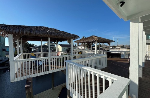 Jamaica Beach House | 3BR sleeps 10 - Canal Home with Dock, Game Room, Kayaks, Fishing Lights!