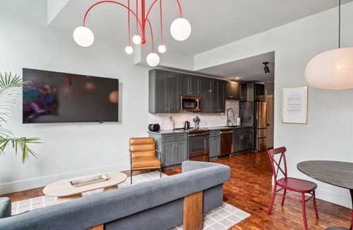 Central Business District Hotel | 3BR | The Mary Beth Hotel & Gallery
