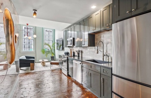 Central Business District Hotel | 3BR | The Mary Beth Hotel & Gallery