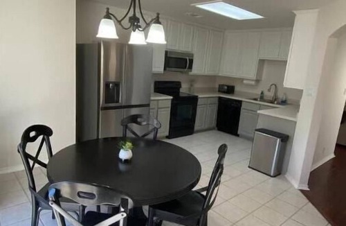Medical Center District House | 3BR Townhouse with pool in Medical Center