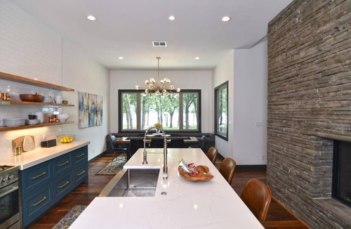 Quinlan House | 3rd Nt Free in August! Luxury Waterfront Hot Tub Kayaks Views