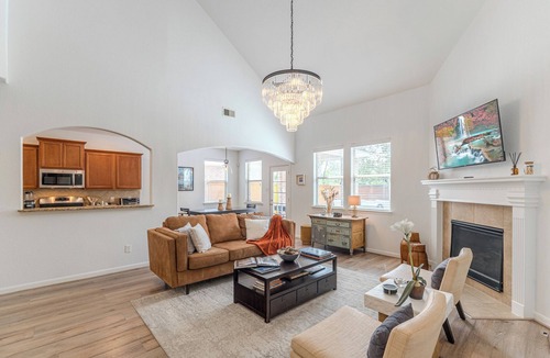 Sterling Ridge House | 4 Bdr Pool + Spa + BBQ Retreat in The Woodlands, TX.