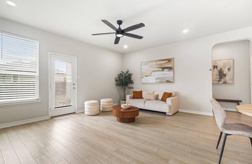 Converse House | 4 Bed 2 Bath Beauty Spacious Gem