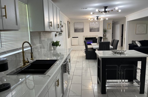 Tangipahoa Parish House | 4 bed 2bath Home with pool table and all King beds! 8-person dining table!